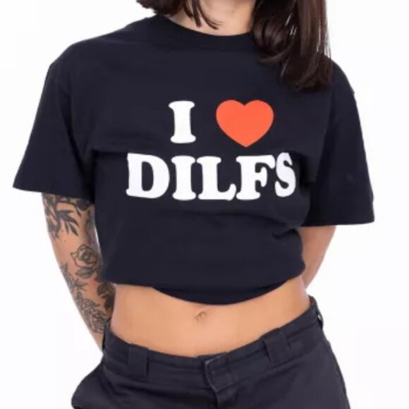Spencer's Exclusive Official I Heart DILFS Logo Funny Black Tee Unisex Sz Small - Picture 3 of 12